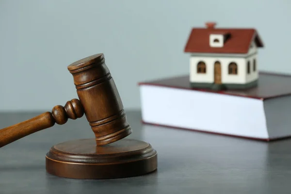Construction Land Law Concepts Judge Gavel Book House Model Grey — kuvapankkivalokuva