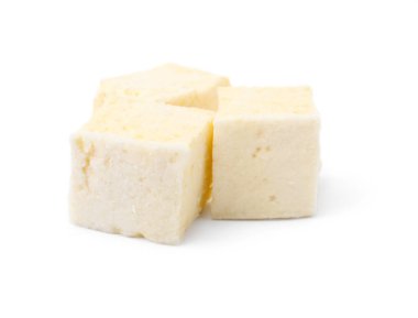 Beyaz arka planda enfes tatlı puf şekerlemeler.