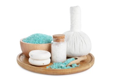 Beyaz arkaplanda farklı spa ürünleri olan güzel bir kompozisyon