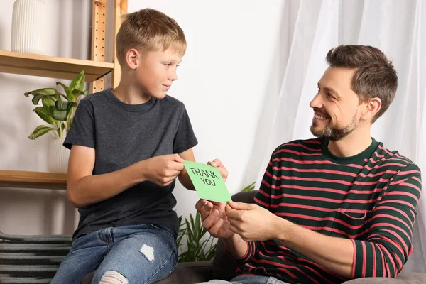 Happy Man Receiving Greeting Card His Son Home — Stockfoto