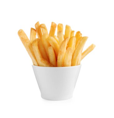 Beyaz arka planda bir kase lezzetli patates kızartması.