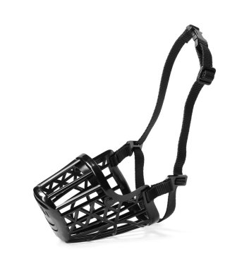 Siyah plastik köpek ağızlığı beyaza izole edilmiş.