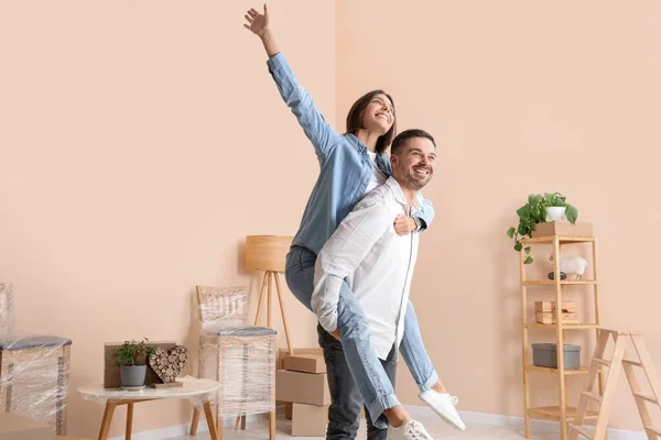 Glada Par Som Har Kul Lägenhet Rörlig Dag — Stockfoto
