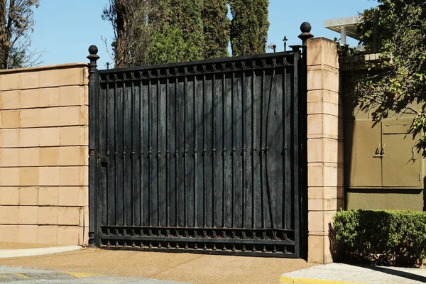 Closed Security Metal Gates Trees Outdoors — Zdjęcie stockowe