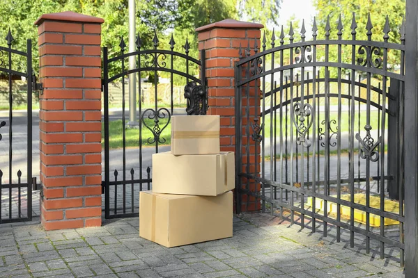Stack Parcels Delivered Front Gates — Foto de Stock