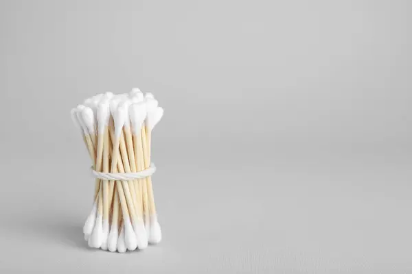 Bunch Wooden Cotton Buds Light Grey Background Space Text — 스톡 사진