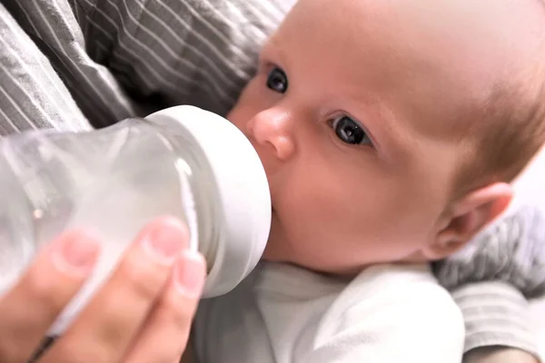 Mother Feeding Her Little Baby Bottle Closeup —  Fotos de Stock