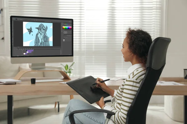 Animador Afroamericano Usando Tableta Gráfica Computadora Ilustración Pantalla —  Fotos de Stock