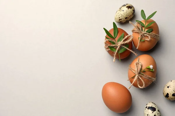 Feliz Pascua Huevos Pollo Codorniz Con Decoración Natural Sobre Fondo —  Fotos de Stock