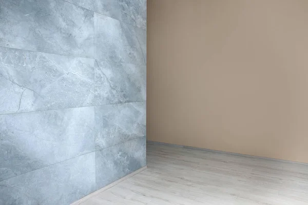 Neuer Leerer Raum Mit Sauberer Steinmauer — Stockfoto