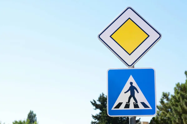 Pedestrian Crossing Priority Road Signs Outdoors Space Text — Stock Photo, Image