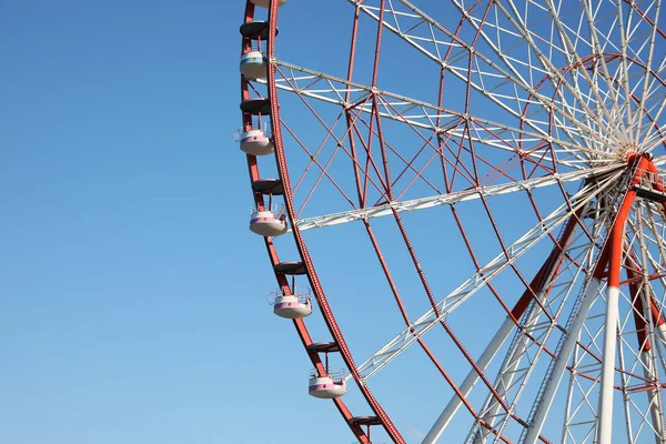 Όμορφη Μεγάλη Ρόδα Ferris Κατά Του Μπλε Ουρανού Χώρος Για — Φωτογραφία Αρχείου