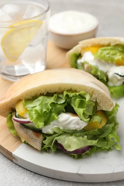 Delicious Pita Sandwiches Chicken Breast Vegetables Board Closeup — Stockfoto