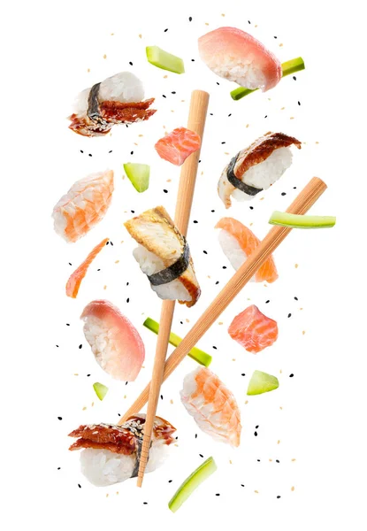 Nigiri Sushi Dřevěné Hůlky Létání Bílém Pozadí — Stock fotografie