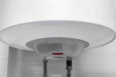 Kapalı alanda maksimum enerji verimliliği göstergesi olan beyaz kazan.