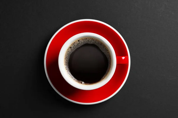 黒を基調とした香り高いコーヒーカップ トップビュー — ストック写真