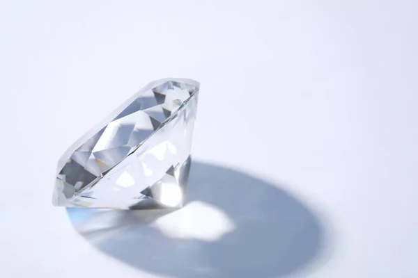Gyönyörű Káprázatos Gyémánt Fehér Háttér Közelkép Szöveg Helye — Stock Fotó