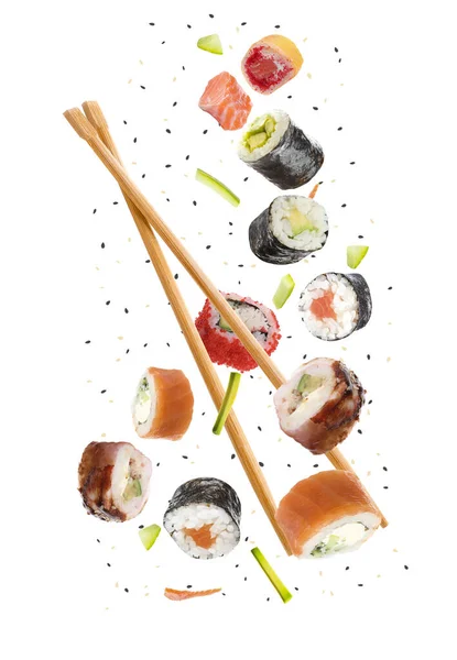 Sushi Závitky Dřevěné Hůlky Létání Bílém Pozadí — Stock fotografie