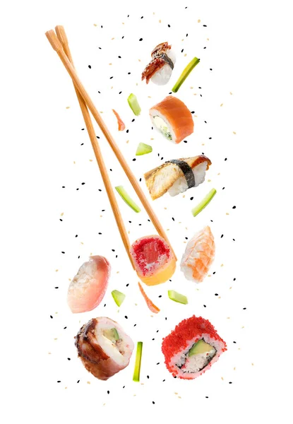 Nigiri Sushi Role Dřevěné Hůlky Létání Bílém Pozadí — Stock fotografie