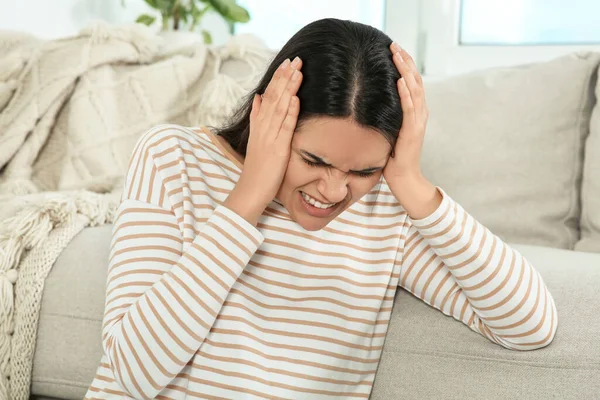 Young Woman Suffering Headache Sofa Indoors Hormonal Disorders — Stockfoto