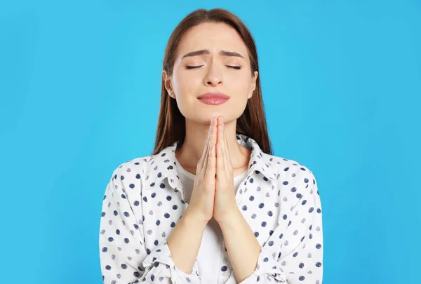 Woman Clasped Hands Praying Turquoise Background — Stockfoto