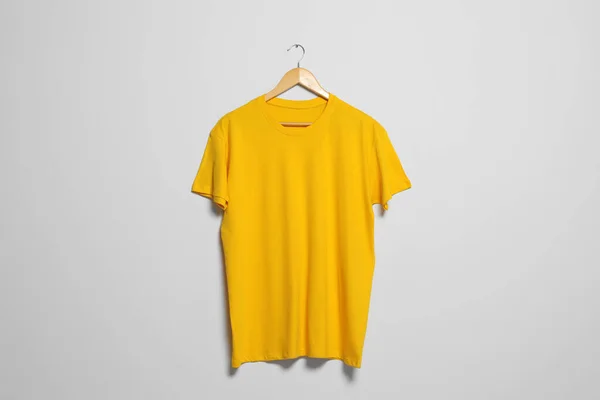 Hanger Yellow Shirt Light Wall Mockup Design — 스톡 사진