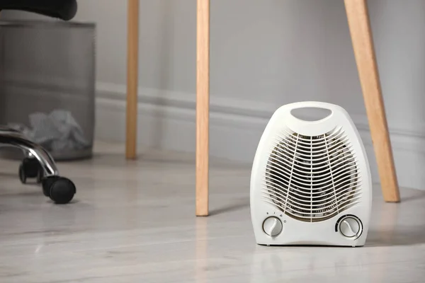 White Electric Fan Heater Floor Home Space Text — Foto Stock