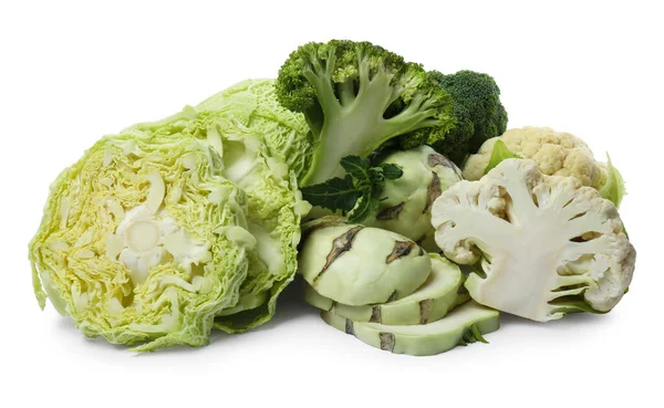 白色背景的不同类型的卷心菜 — 图库照片