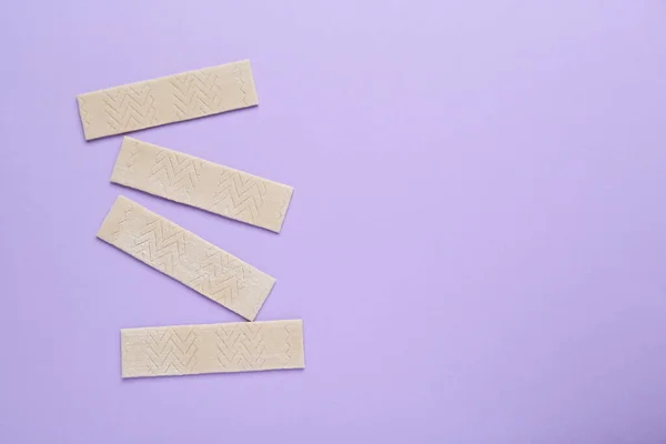 Many Sticks Tasty Chewing Gum Violet Background Flat Lay Space — Stockfoto