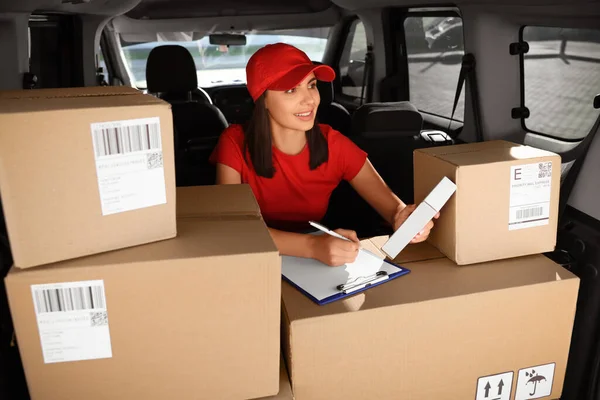 Courier Clipboard Checking Packages Delivery Van — Stockfoto