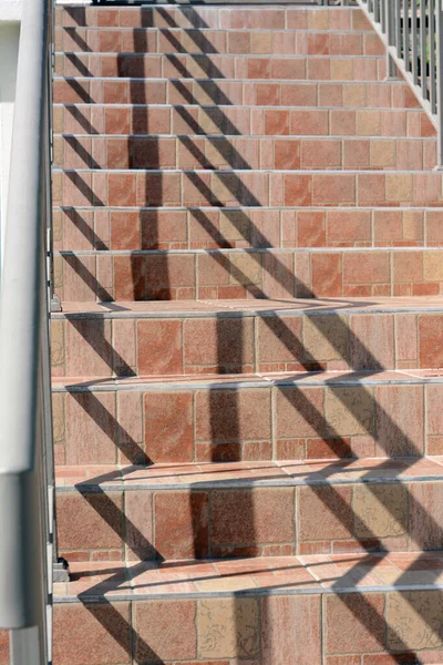 Hermosas Escaleras Baldosas Con Barandillas Metal Aire Libre —  Fotos de Stock
