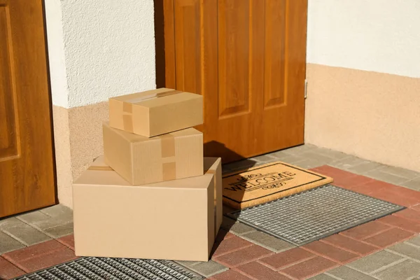Stack Parcels Delivered Front Door — Fotografia de Stock