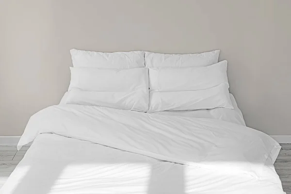 White Soft Pillows Cozy Bed Room — Zdjęcie stockowe