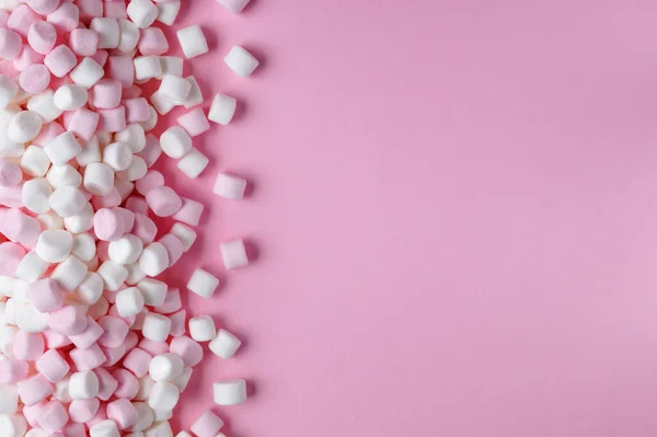 Delicious Marshmallows Pink Background Flat Lay Space Text — Fotografia de Stock