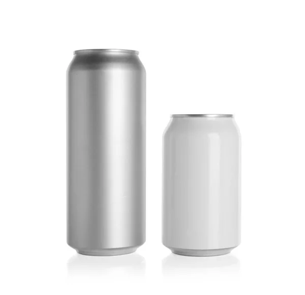 Lattine Alluminio Con Bevande Sfondo Bianco — Foto Stock