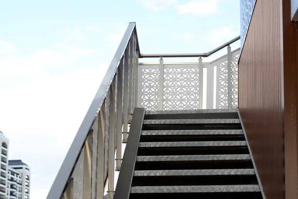 Vista Metal Escadas Livre Com Corrimão — Fotografia de Stock