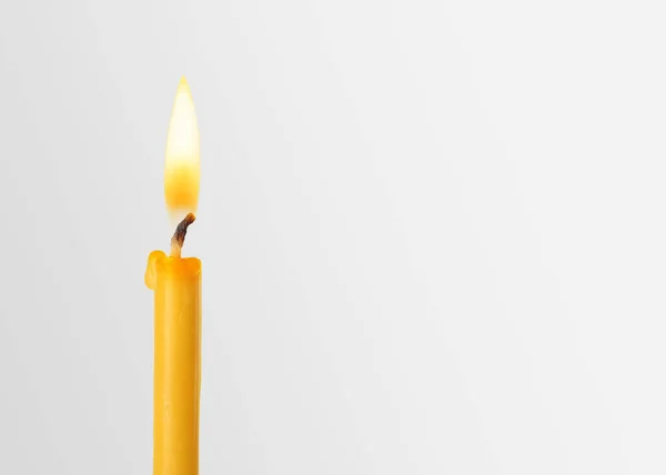 Hořící Kostelní Svíčka Světlém Pozadí Mezera Pro Text — Stock fotografie