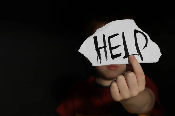 Little Boy Holding Piece Paper Word Help Black Background Space — Stock Photo, Image