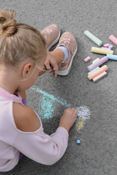 Little Child Drawing Flower Chalk Asphalt Closeup — Stock Photo, Image