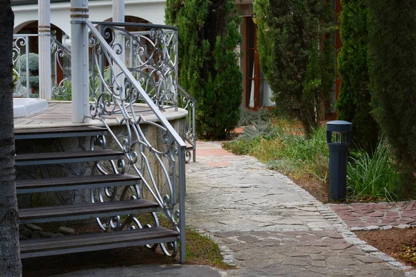 Vista Escadas Livre Com Trilhos Metal Parque — Fotografia de Stock