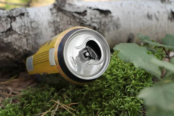 Gebrauchte Aluminiumdose Auf Dem Boden Freien Nahaufnahme Recycling Problem — Stockfoto