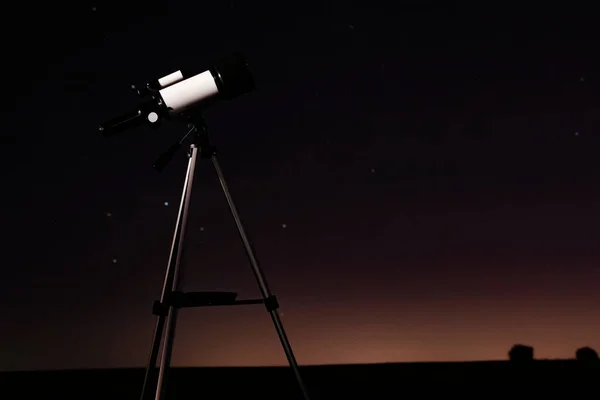 Nieuwe Astronomie Telescoop Buiten Ruimte Voor Tekst Schilderachtig Uitzicht Glanzende — Stockfoto