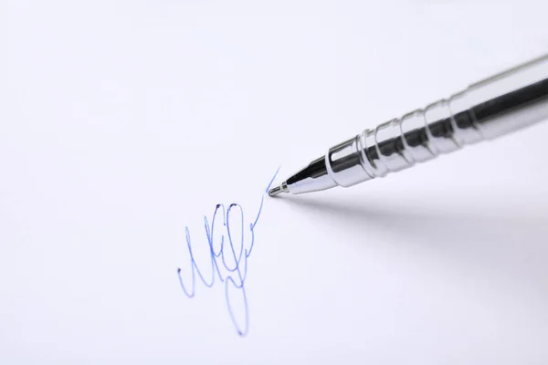Подпись Листе Белой Бумаги Ручкой Крупным Планом — стоковое фото