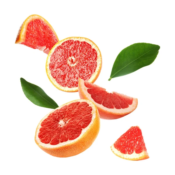 Snijd Verse Grapefruit Groene Bladeren Vliegen Witte Achtergrond — Stockfoto