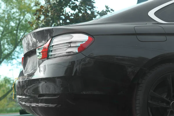 Μοντέρνο Μαύρο Αυτοκίνητο Μηδέν Εξωτερικούς Χώρους Closeup View — Φωτογραφία Αρχείου