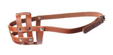 Kahverengi deri köpek ağızlığı beyazda izole edilmiş.