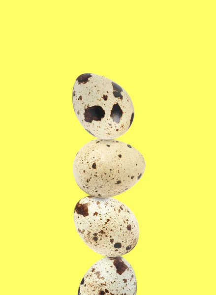 Яйца Крапинами Светло Желтом Фоне — стоковое фото