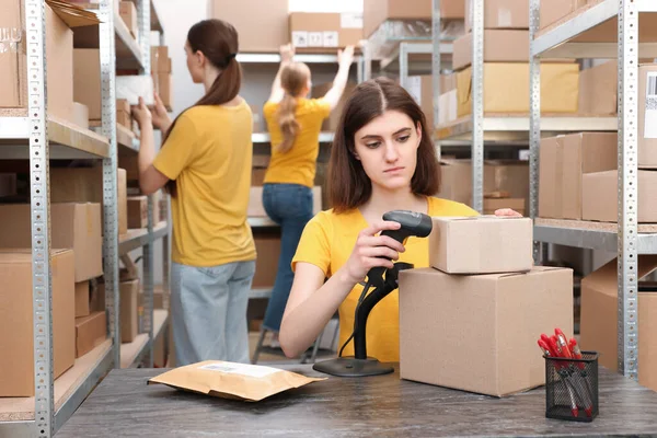 Young Post Office Employees Working Warehouse — Stockfoto