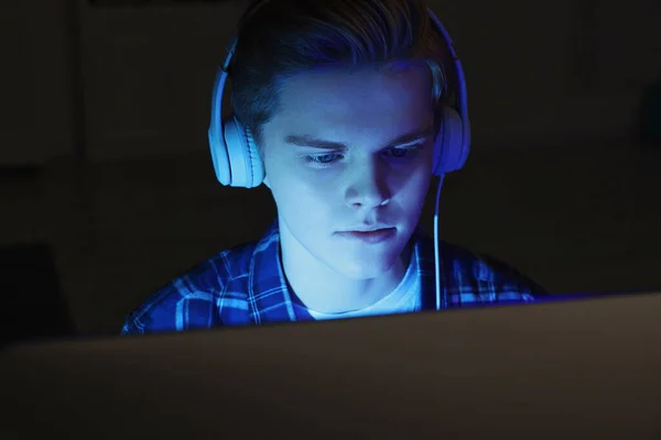 Teenage Boy Headphones Using Computer Night Internet Addiction — Fotografia de Stock