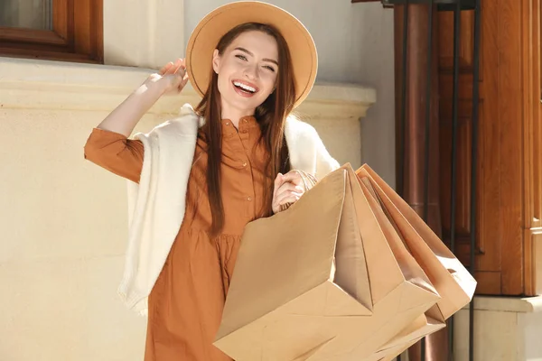 Beautiful Young Woman Shopping Bags Building Outdoors — Stok fotoğraf